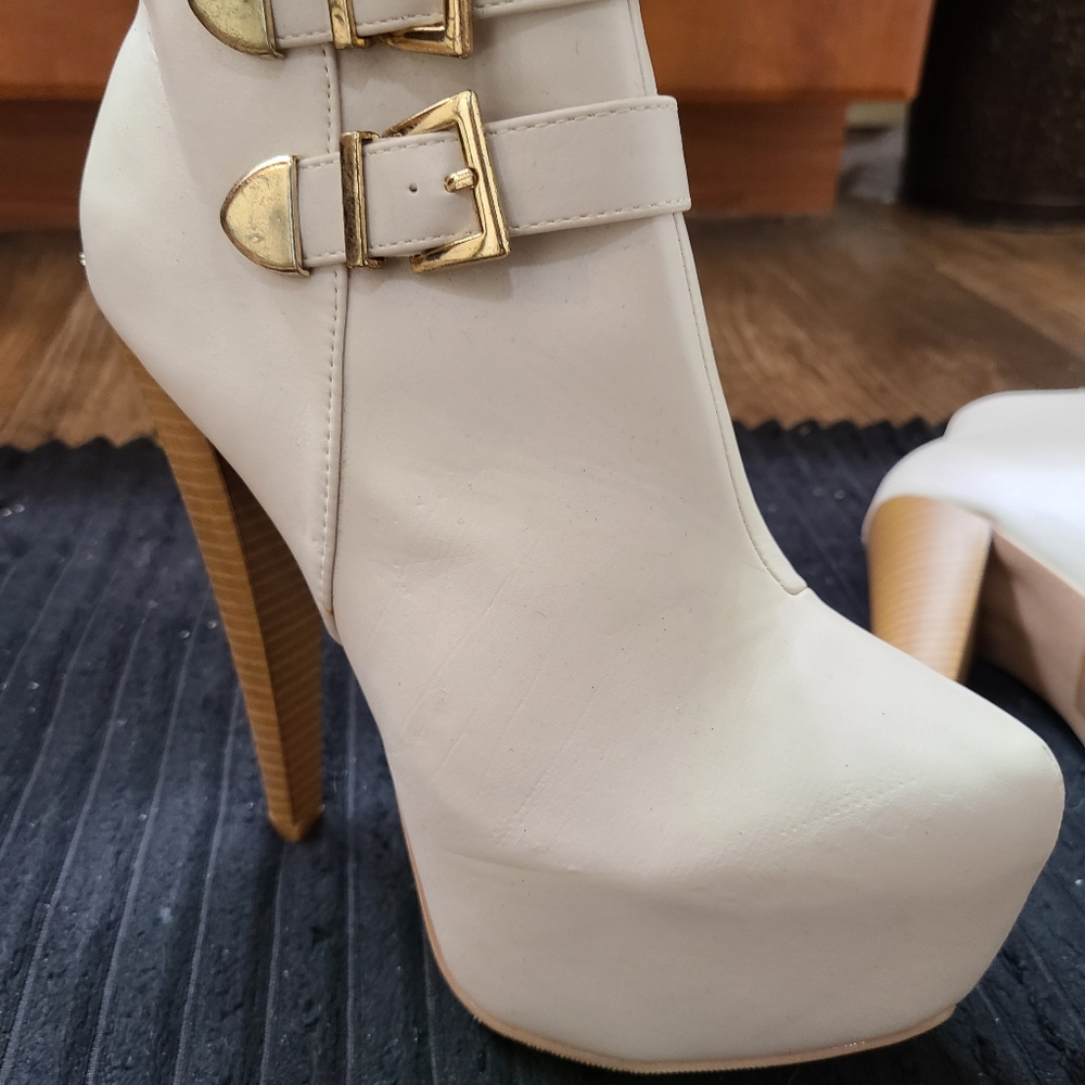 Justfab platform booties - Picture 2 of 3